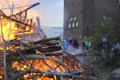 Valborg celebrated in Hagalund, Solna. ["2014-04-30 Valborg i Hagalund" by Magnus Norden is licensed under CC BY 2.0]