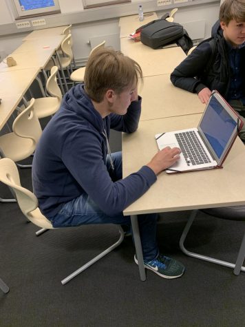 MUN- Behind the Scenes with Viktor L. - Mini SISMUN Coordinator